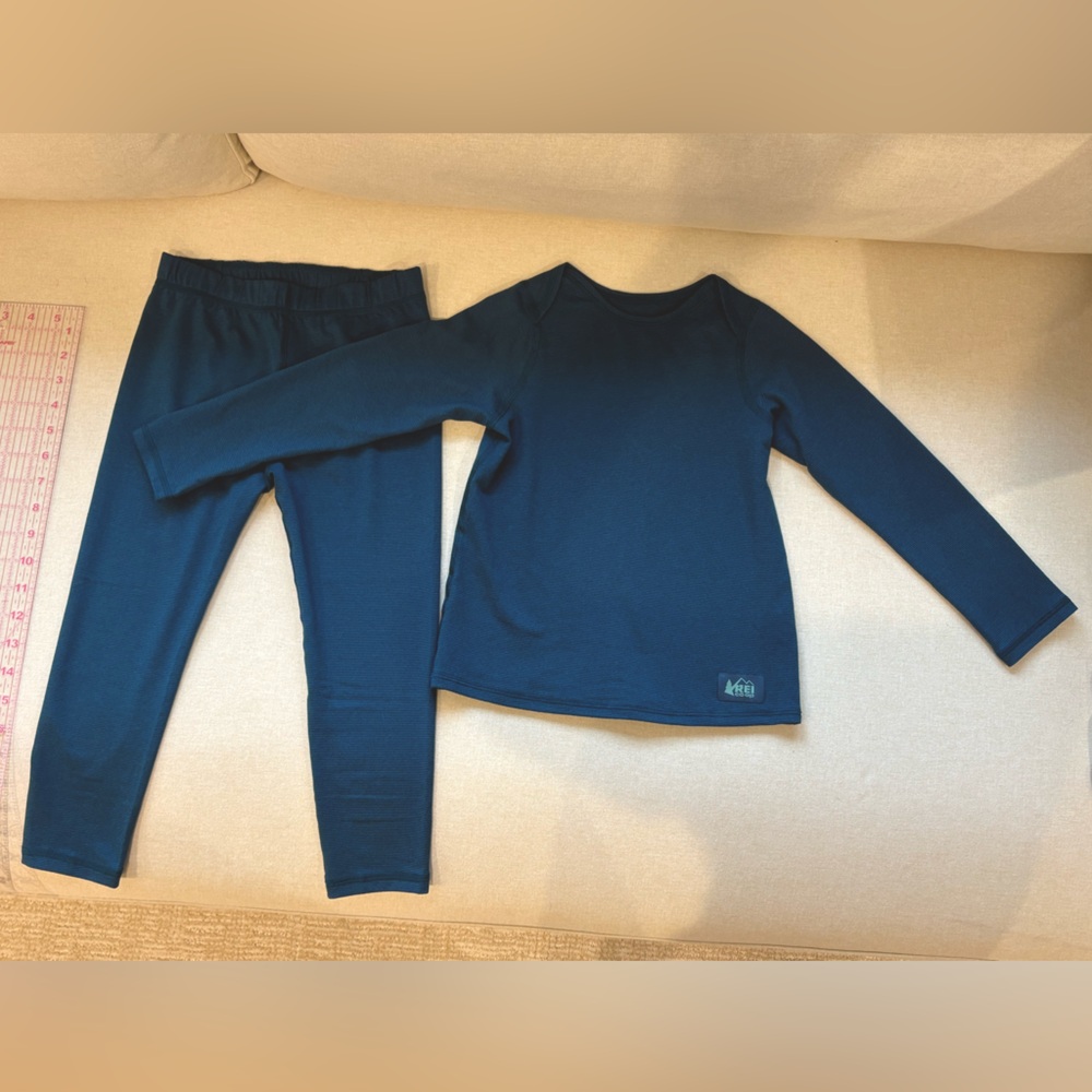 REI Midweight base layer top and bottom 4 toddler Unisex- Like New